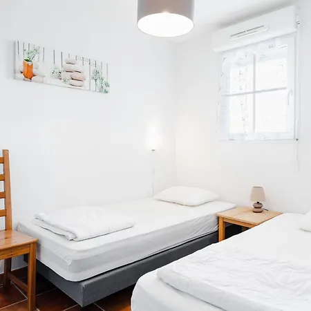 Apartman T3 Climatise Avec Piscine, Balcon, Parking, A 400m De La - Narbonne-plage - Fr-1-409-30