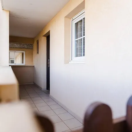 T3 Climatise Avec Piscine, Balcon, Parking, A 400m De La - Narbonne-plage - Fr-1-409-30