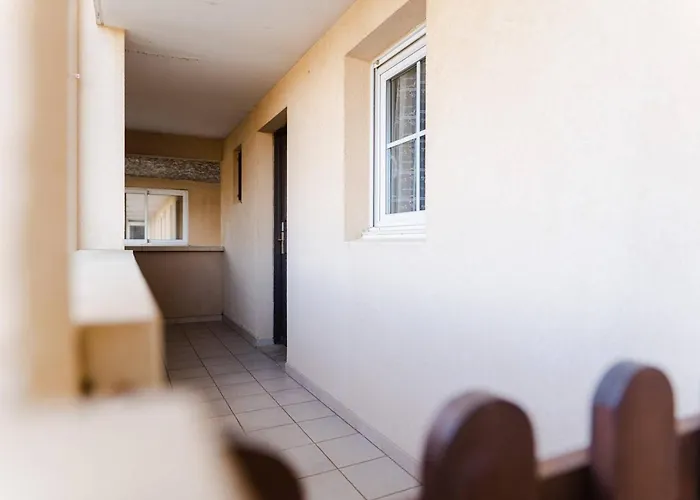 T3 Climatise Avec Piscine, Balcon, Parking, A 400m De La - Narbonne-plage - Fr-1-409-30